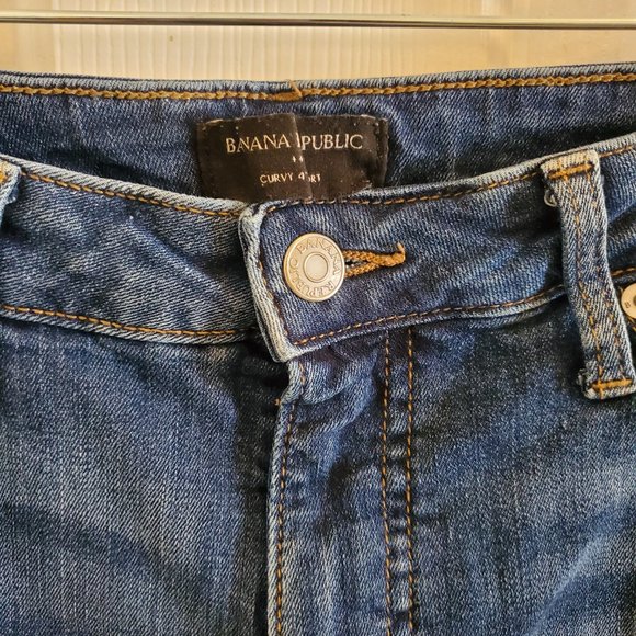 Banana Republic Curvy 4" Denim Short size 28/6 - Picture 3 of 3